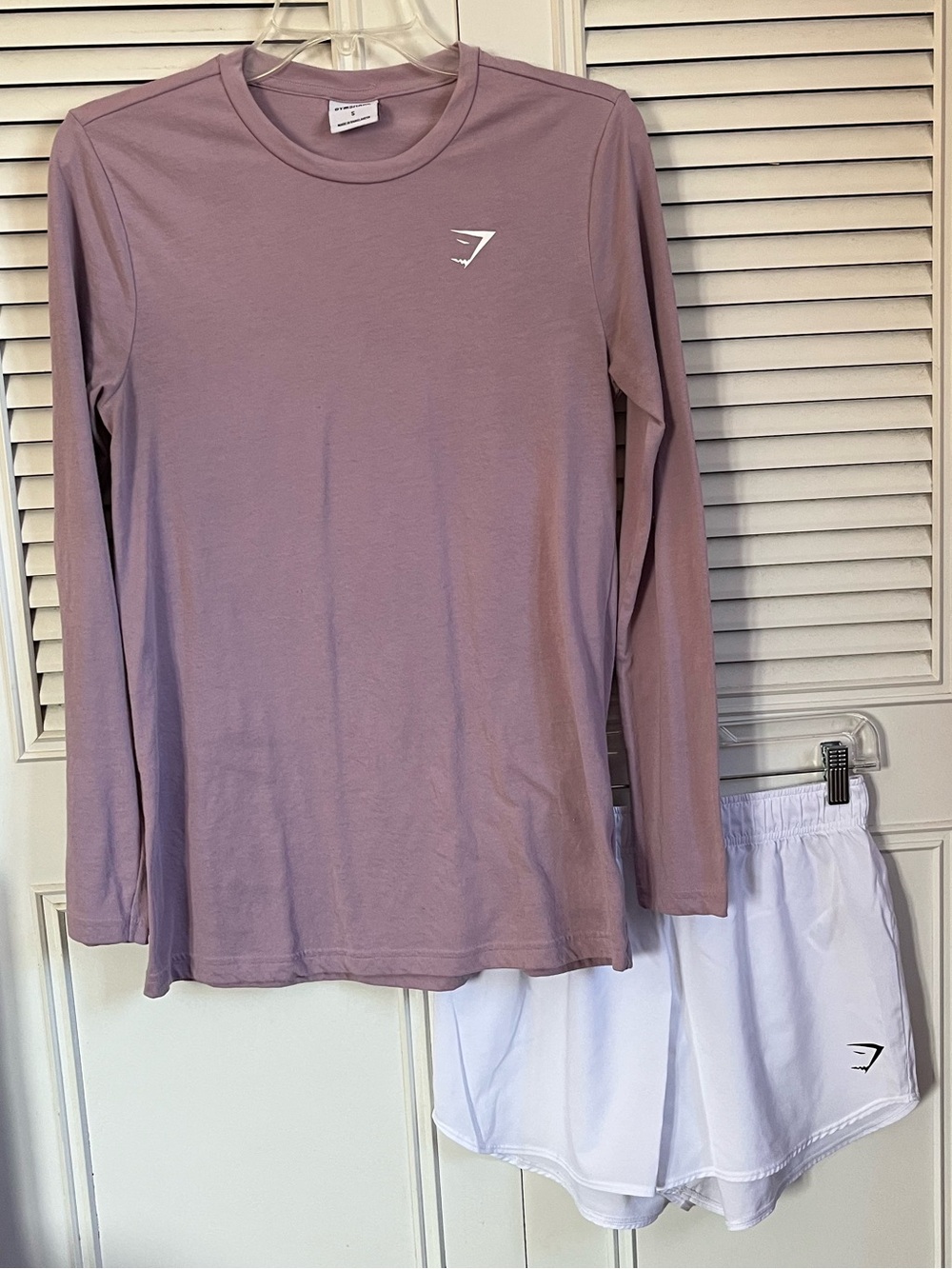 Gymshark Set With Mauve Long Sleeve Tee and White Shorts Sz S